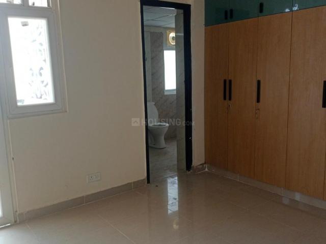 4 BHK Apartment in Sector 107 for rent Noida. The reference number is 21131939