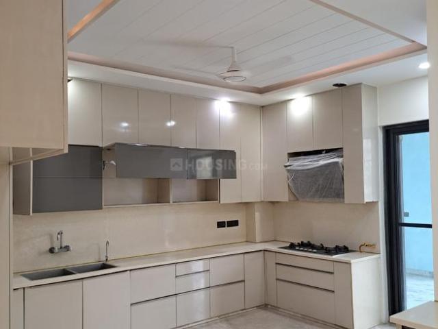 4 BHK Apartment in Sector 104 for rent Noida. The reference number is 17259350
