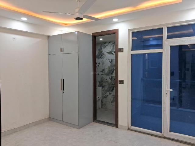 4 BHK Apartment in Sector 104 for resale Noida. The reference number is 19581771