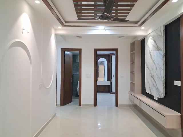 4 BHK Apartment in Sector 104 for resale Noida. The reference number is 19846088