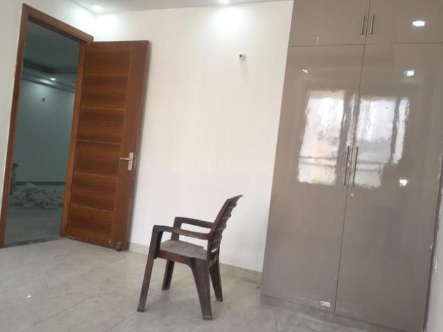 4 BHK Apartment in Sector 104 for resale Noida. The reference number is 20926875