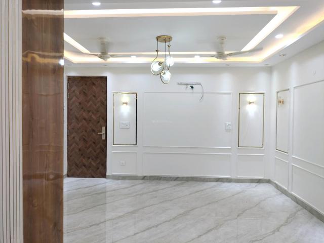 4 BHK Apartment in Sector 11 Dwarka for resale New Delhi. The reference number is 21101541