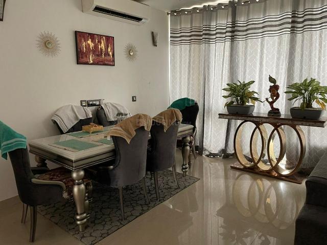4 BHK Apartment in Sector 128 for rent Noida. The reference number is 13940206