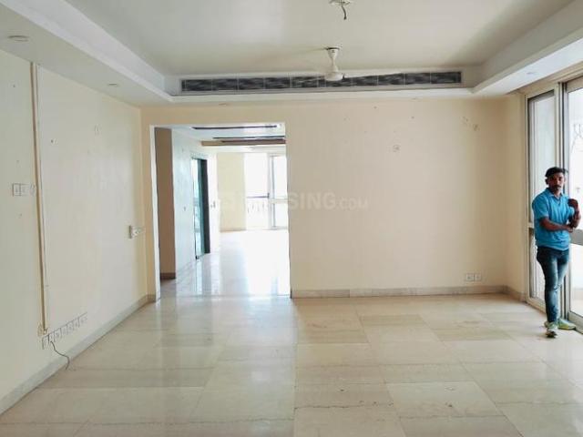 4 BHK Apartment in Sector 128 for rent Noida. The reference number is 17226105