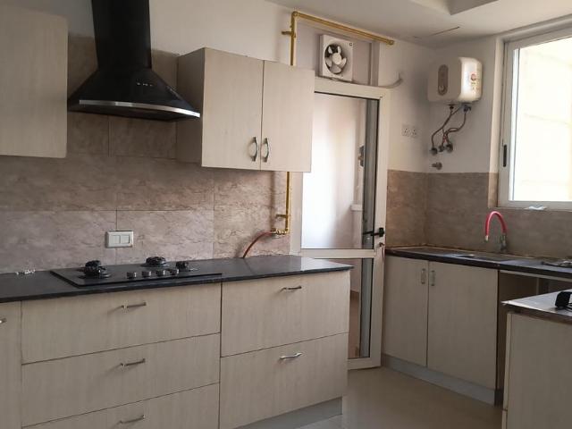 4 BHK Apartment in Sector 128 for rent Noida. The reference number is 18914501