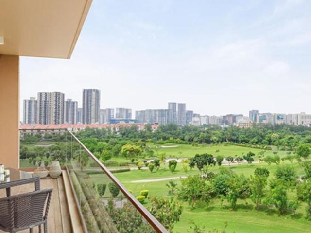 4 BHK Apartment in Sector 131 for resale Noida. The reference number is 19919627