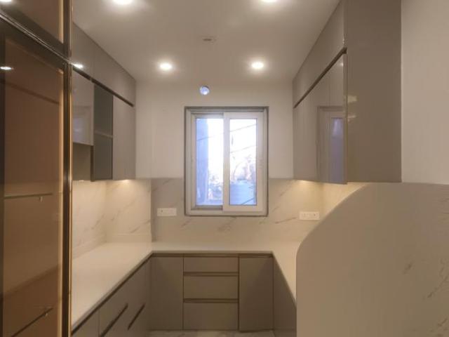 4 BHK Apartment in Sector 24 Rohini for resale New Delhi. The reference number is 18733645