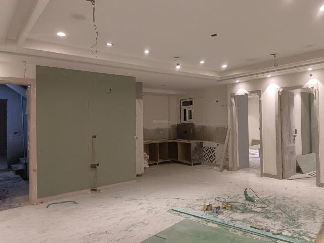4 BHK Apartment in Sector 24 Rohini for resale New Delhi. The reference number is 20732324