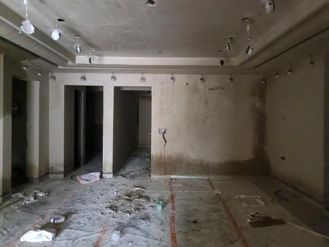 4 BHK Apartment in Sector 24 Rohini for resale New Delhi. The reference number is 20918551