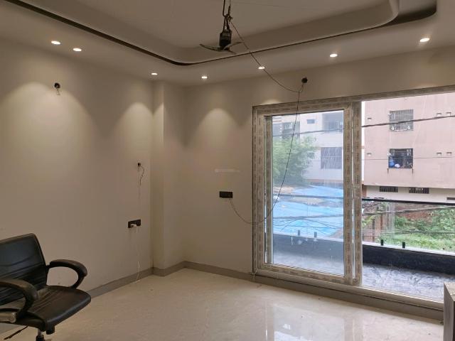 4 BHK Apartment in Sector 24 Rohini for resale New Delhi. The reference number is 20918591