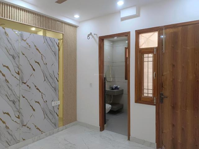 4 BHK Apartment in Sector 24 Rohini for resale New Delhi. The reference number is 21179450