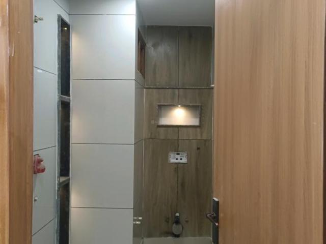 4 BHK Apartment in Sector 24 Rohini for resale New Delhi. The reference number is 21180250