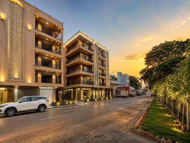 4 BHK Apartment in Deenpur for resale New Delhi. The reference number is 21148528