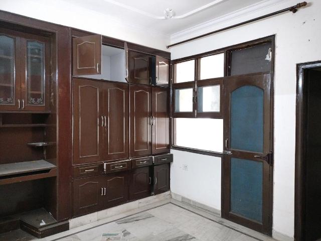 4 BHK Apartment in Sector 22 Dwarka for resale New Delhi. The reference number is 20224867
