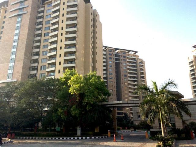 4 BHK Apartment in Sector 30 for rent Gurgaon. The reference number is 21036899