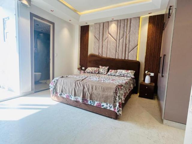 4 BHK Apartment in Sector 45 for resale Noida. The reference number is 20444429
