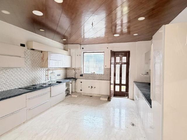 4 BHK Apartment in Sector 46 for resale Faridabad. The reference number is 20876280