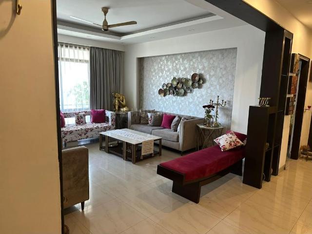 4 BHK Apartment in Sector 48 for rent Gurgaon. The reference number is 21060366