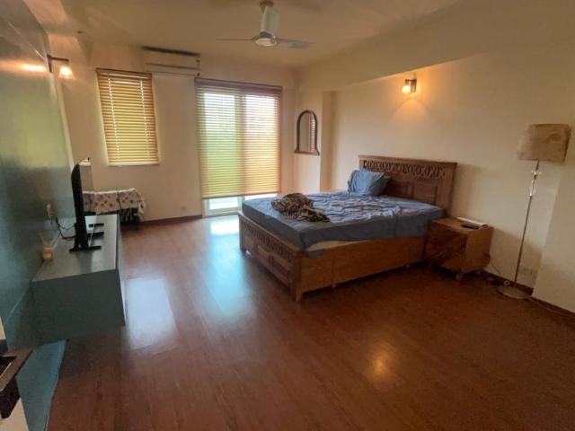 4 BHK Apartment in Sector 43 for rent Gurgaon. The reference number is 21000285