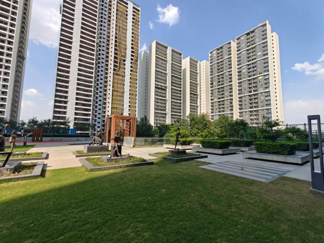 4 BHK Apartment in Sector 43 for resale Noida. The reference number is 18906956