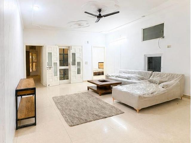 4 BHK Apartment in Sector 54 for rent Gurgaon. The reference number is 20301283