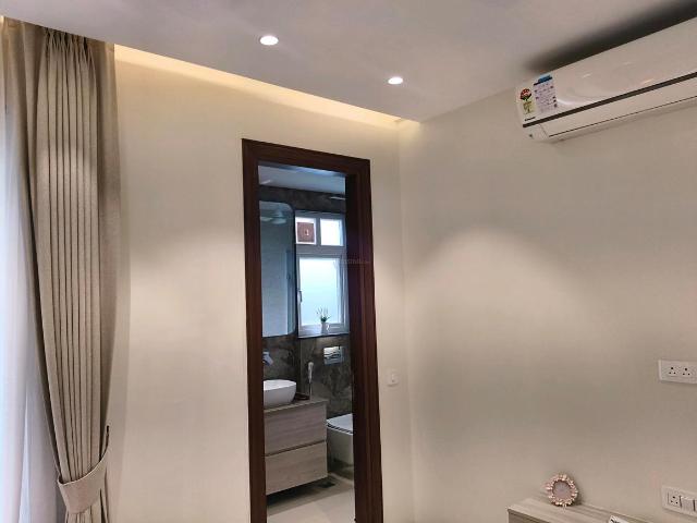 4 BHK Apartment in Sector 58 for rent Gurgaon. The reference number is 19790532