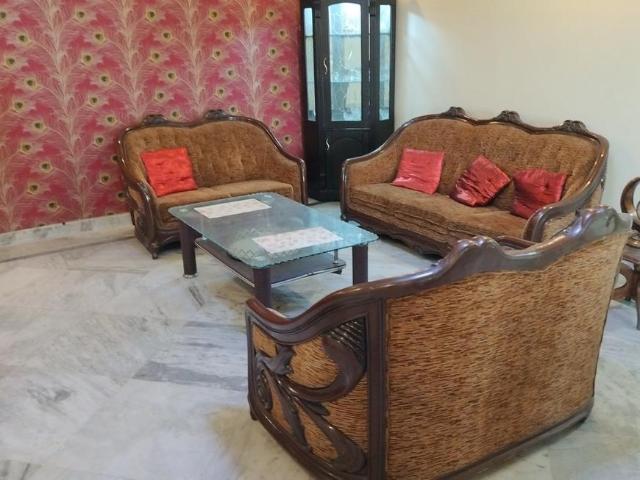 4 BHK Apartment in Sector 52 for rent Gurgaon. The reference number is 21112115