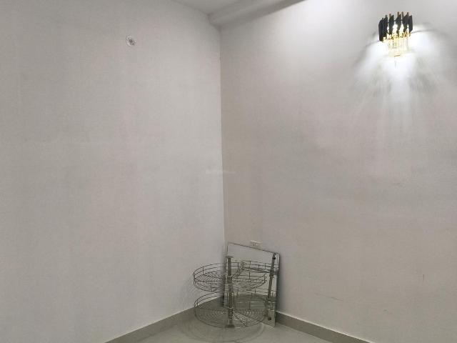 4 BHK Apartment in Sector 52 for resale Gurgaon. The reference number is 18393464