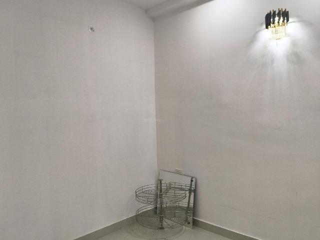 4 BHK Apartment in Sector 52 for resale Gurgaon. The reference number is 18393464