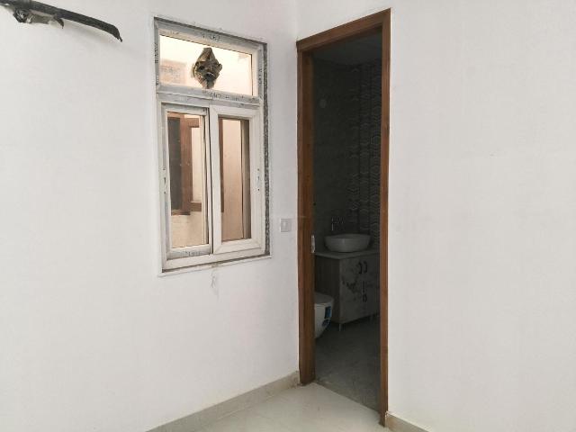 4 BHK Apartment in Sector 52 for resale Gurgaon. The reference number is 19097467