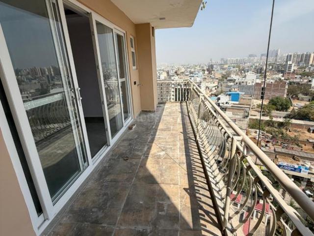 4 BHK Apartment in Sector 52 for resale Gurgaon. The reference number is 19764675
