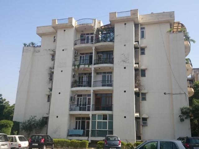 4 BHK Apartment in Sector 52 for resale Gurgaon. The reference number is 21365377