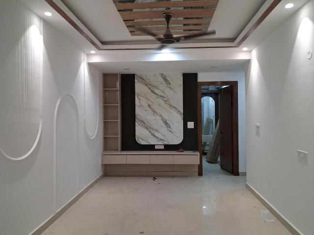 4 BHK Apartment in Sector 104 for resale Noida. The reference number is 19745735