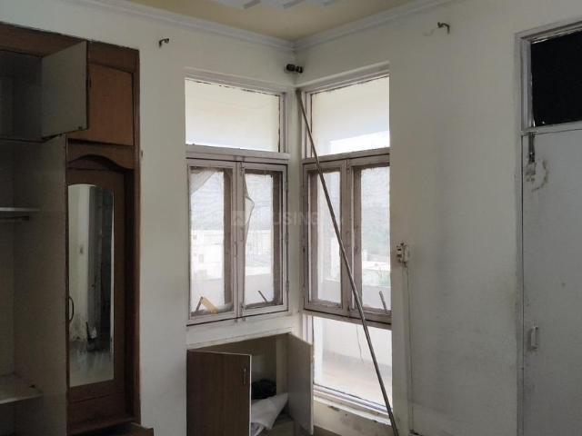 4 BHK Apartment in Sector 5 Dwarka for rent New Delhi. The reference number is 20649366