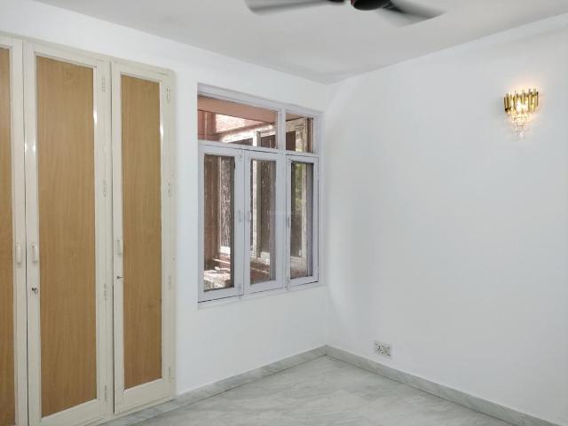 4 BHK Apartment in Sector 5 Dwarka for resale New Delhi. The reference number is 16344846