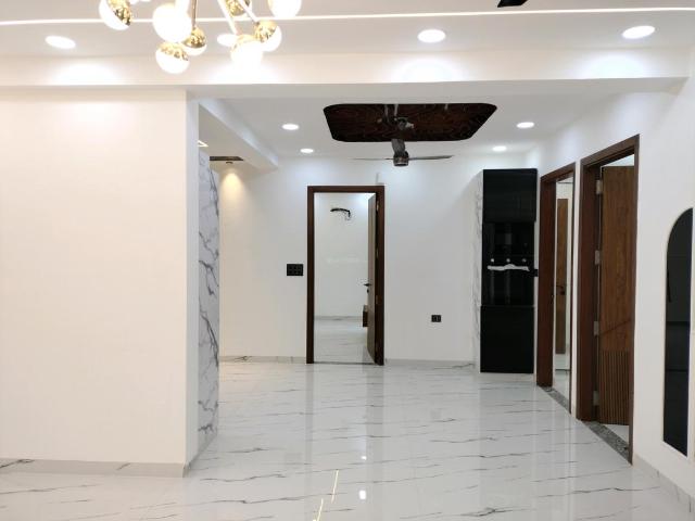 4 BHK Apartment in Sector 5 Dwarka for resale New Delhi. The reference number is 19370256