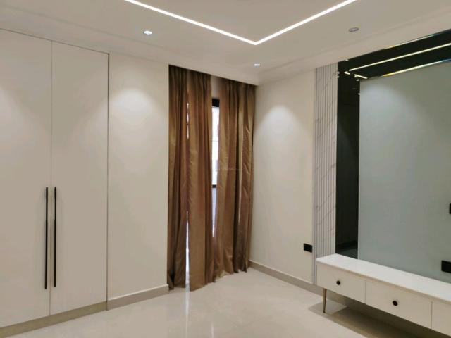 4 BHK Apartment in Sector 67 for resale Gurgaon. The reference number is 19898402