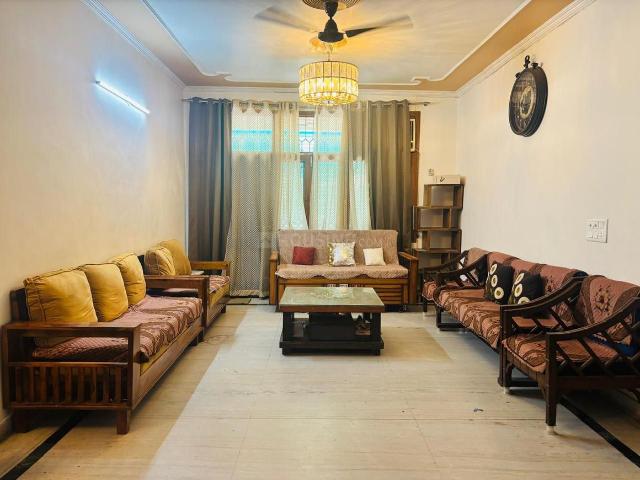 4 BHK Apartment in Sector 62 for rent Noida. The reference number is 20841021