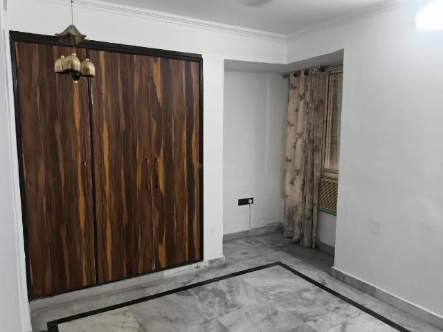 4 BHK Apartment in Sector 6 Dwarka for rent New Delhi. The reference number is 20353437