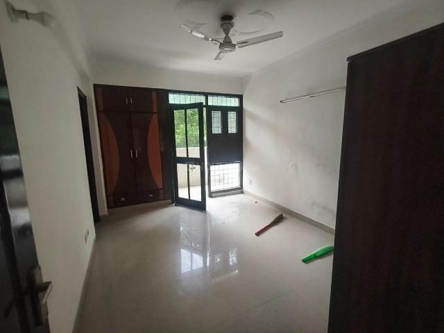 4 BHK Apartment in Sector 6 Dwarka for rent New Delhi. The reference number is 21110862