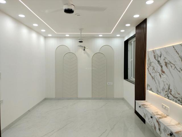 4 BHK Apartment in Sector 6 Dwarka for resale New Delhi. The reference number is 19033880
