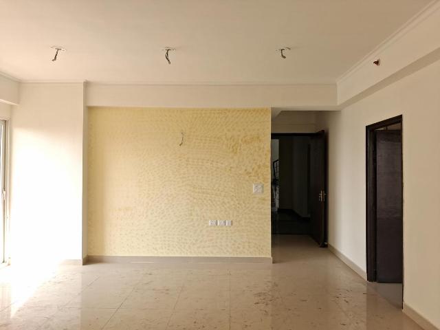 4 BHK Apartment in Sector 76 for rent Noida. The reference number is 19562181