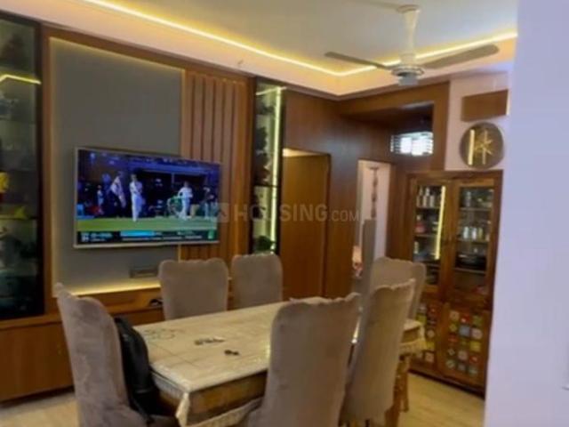 4 BHK Apartment in Sector 70 for rent Noida. The reference number is 20919633