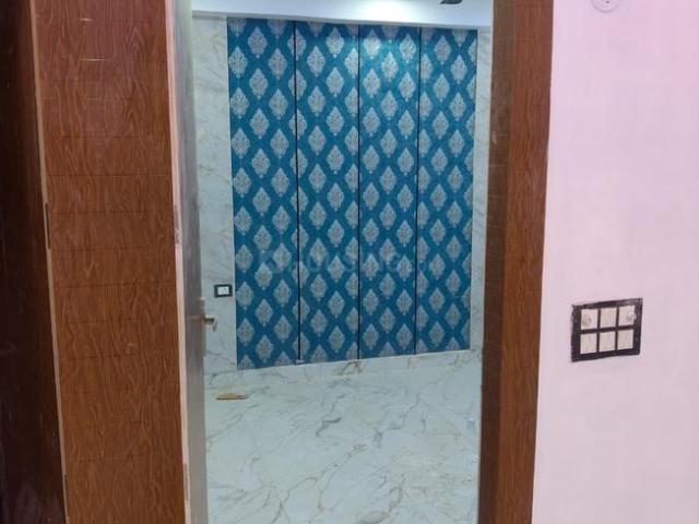 4 BHK Apartment in Sector 73 for resale Noida. The reference number is 19346083