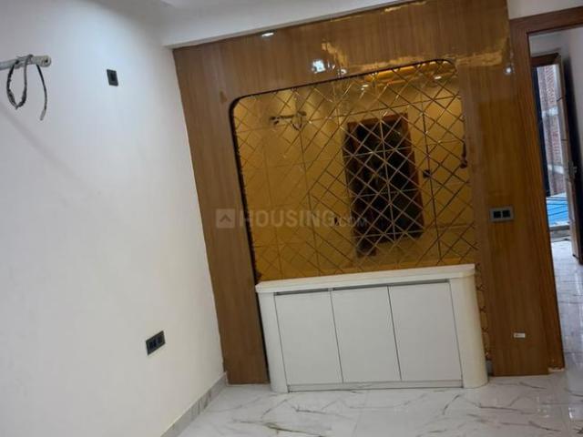4 BHK Apartment in Sector 73 for resale Noida. The reference number is 21172943