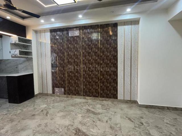 4 BHK Apartment in Sector 73 for resale Noida. The reference number is 21345859