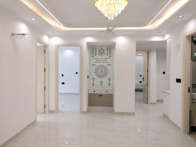 4 BHK Apartment in Sector 7 Dwarka for resale New Delhi. The reference number is 21015664