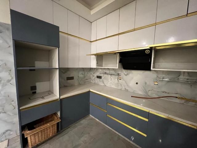 4 BHK Apartment in Sector 92 for rent Noida. The reference number is 18200478