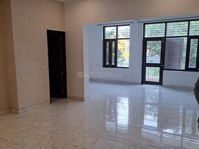 4 BHK Apartment in Sector 92 for rent Noida. The reference number is 13706134