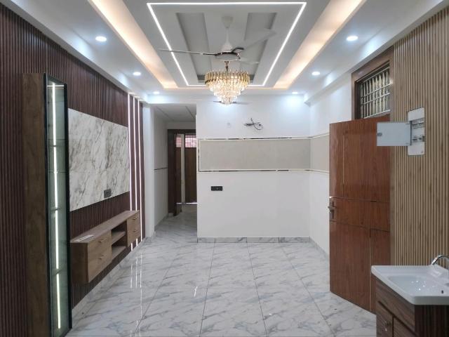 4 BHK Apartment in Shalimar Garden for resale Ghaziabad. The reference number is 19969632